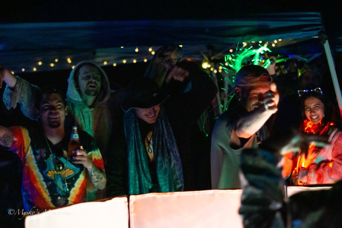 Reeguez Rocks 2022 — growing crowd